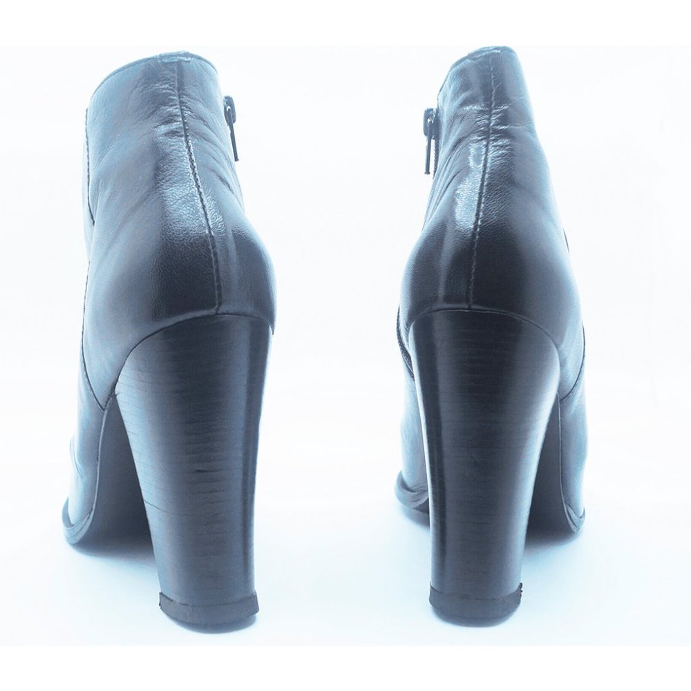 BCBGMaxAzria black leather ankle boots - Picture 4 of 7